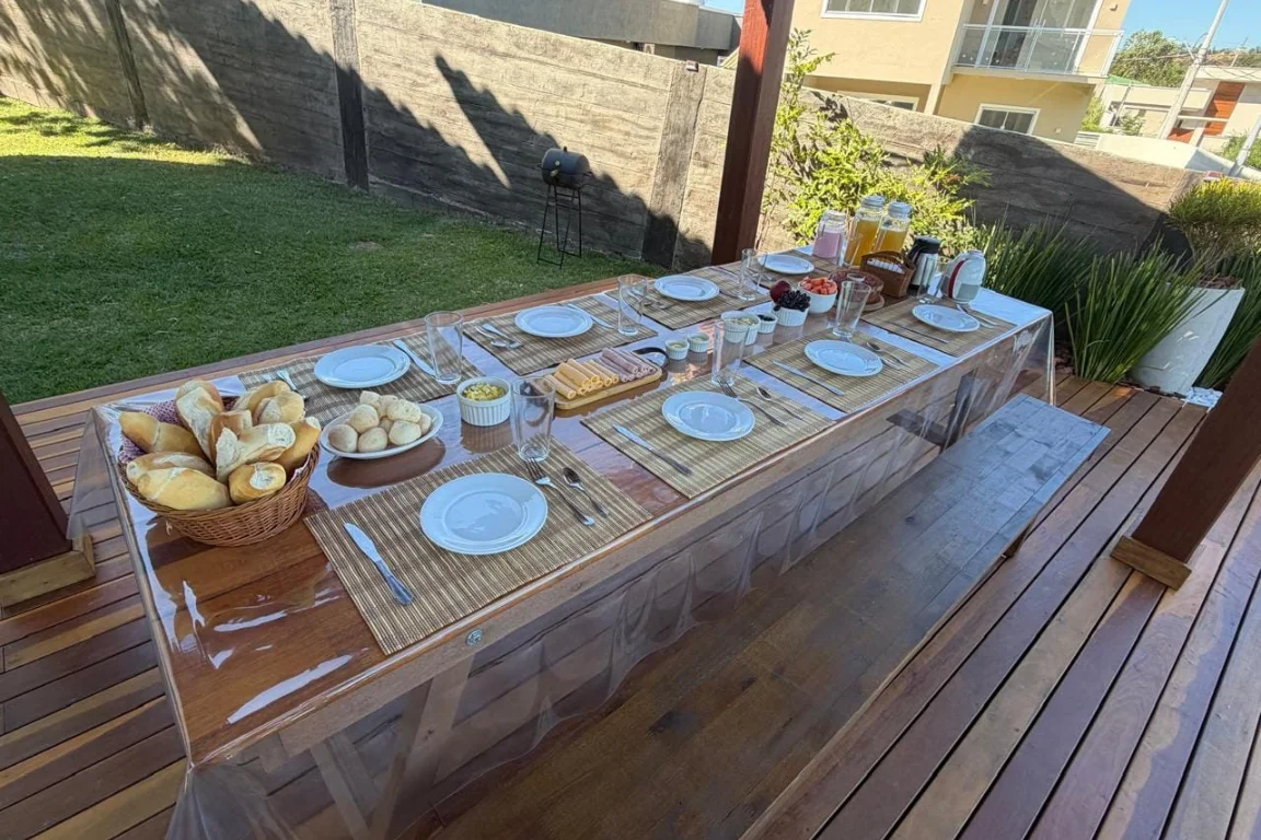 Café da manhã no jardim
